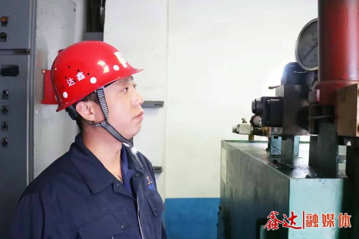 鑫達(dá)故事丨沈征：胸藏浩氣馭風(fēng)勢(shì)，汗浸青衫鑄鐵魂！